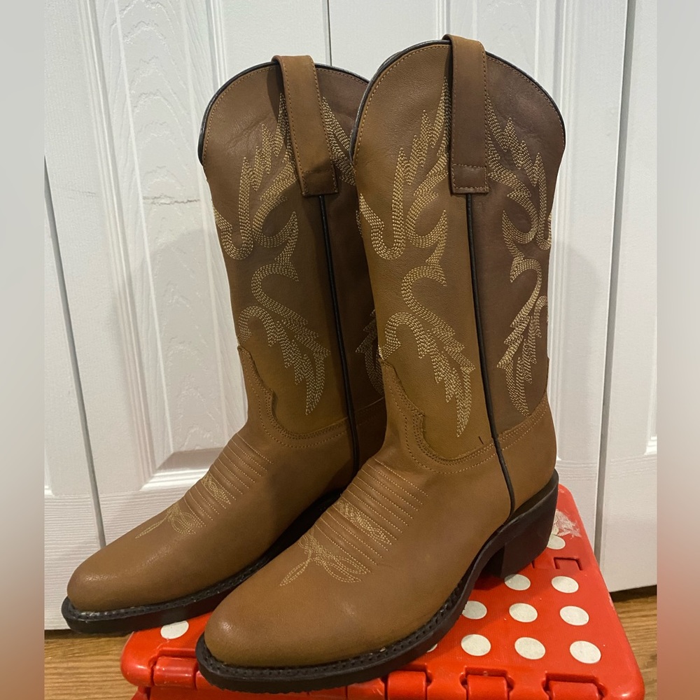 NWT Leather Cowboy boots